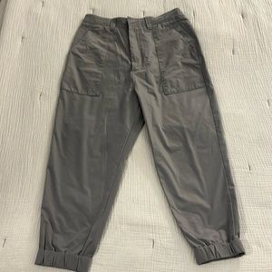 Ami chic French cinched pants in grey swishy fabric